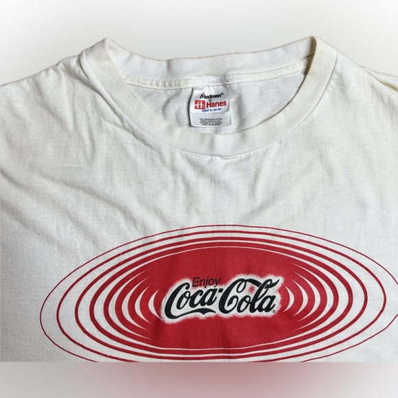 Vintage 2000s Coca-Cola T-Shirt - Picture 2 of 7